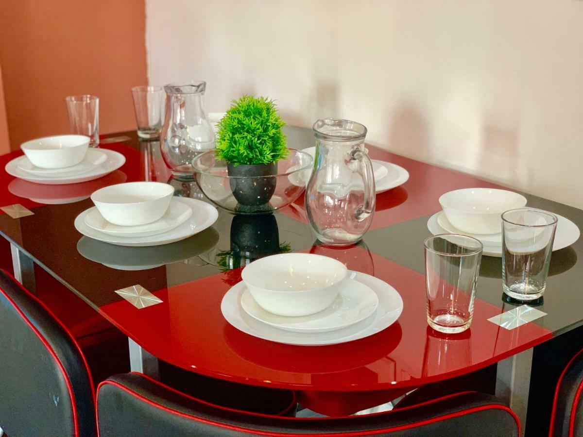 2 Bedrooms Modern Apartment, Lounge, Full Kitchen, Balcony, 5 Minutes Stratford Station London Bagian luar foto