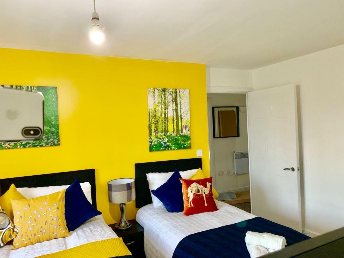 2 Bedrooms Modern Apartment, Lounge, Full Kitchen, Balcony, 5 Minutes Stratford Station London Bagian luar foto