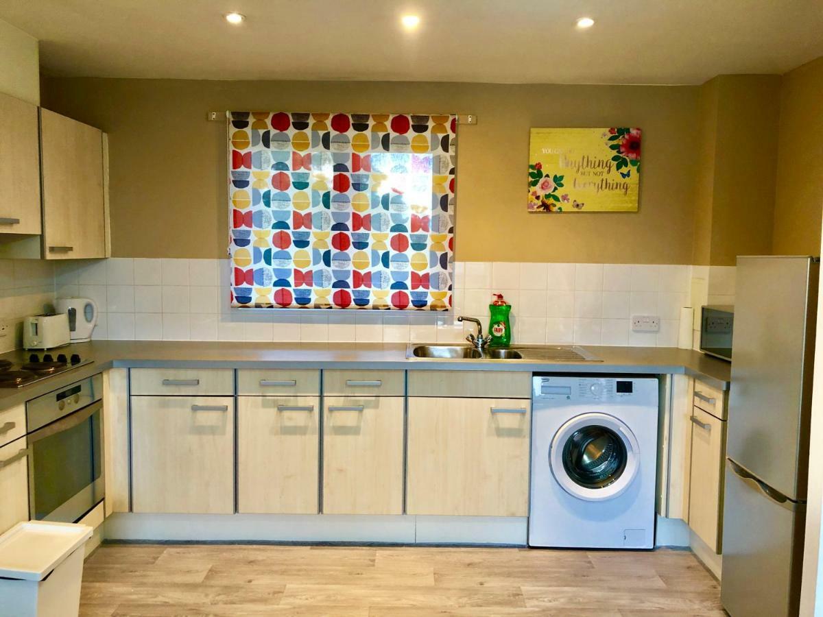 2 Bedrooms Modern Apartment, Lounge, Full Kitchen, Balcony, 5 Minutes Stratford Station London Bagian luar foto