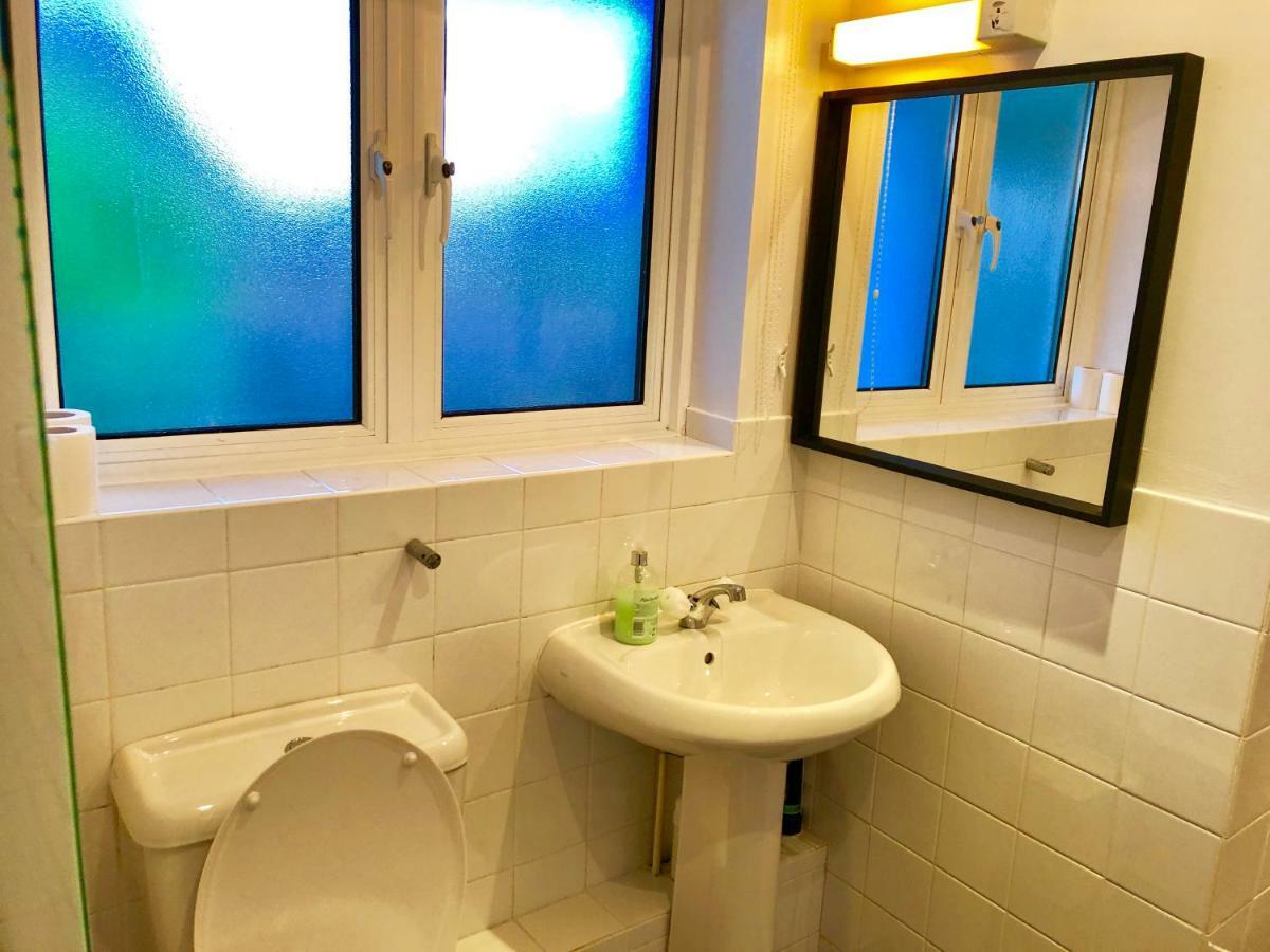 2 Bedrooms Modern Apartment, Lounge, Full Kitchen, Balcony, 5 Minutes Stratford Station London Bagian luar foto