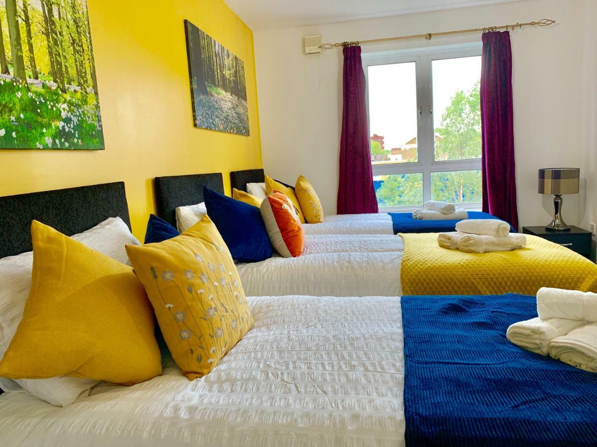 2 Bedrooms Modern Apartment, Lounge, Full Kitchen, Balcony, 5 Minutes Stratford Station London Bagian luar foto