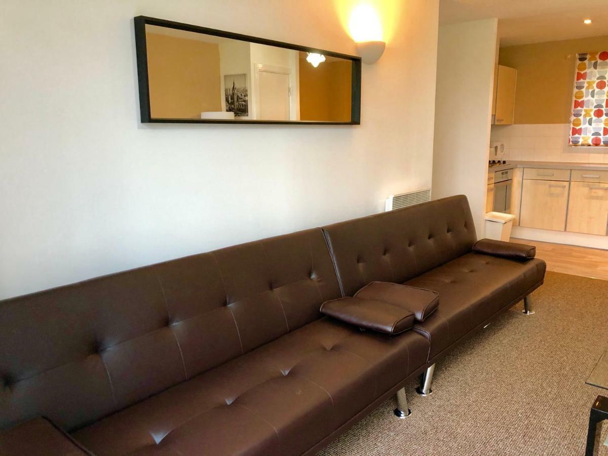 2 Bedrooms Modern Apartment, Lounge, Full Kitchen, Balcony, 5 Minutes Stratford Station London Bagian luar foto