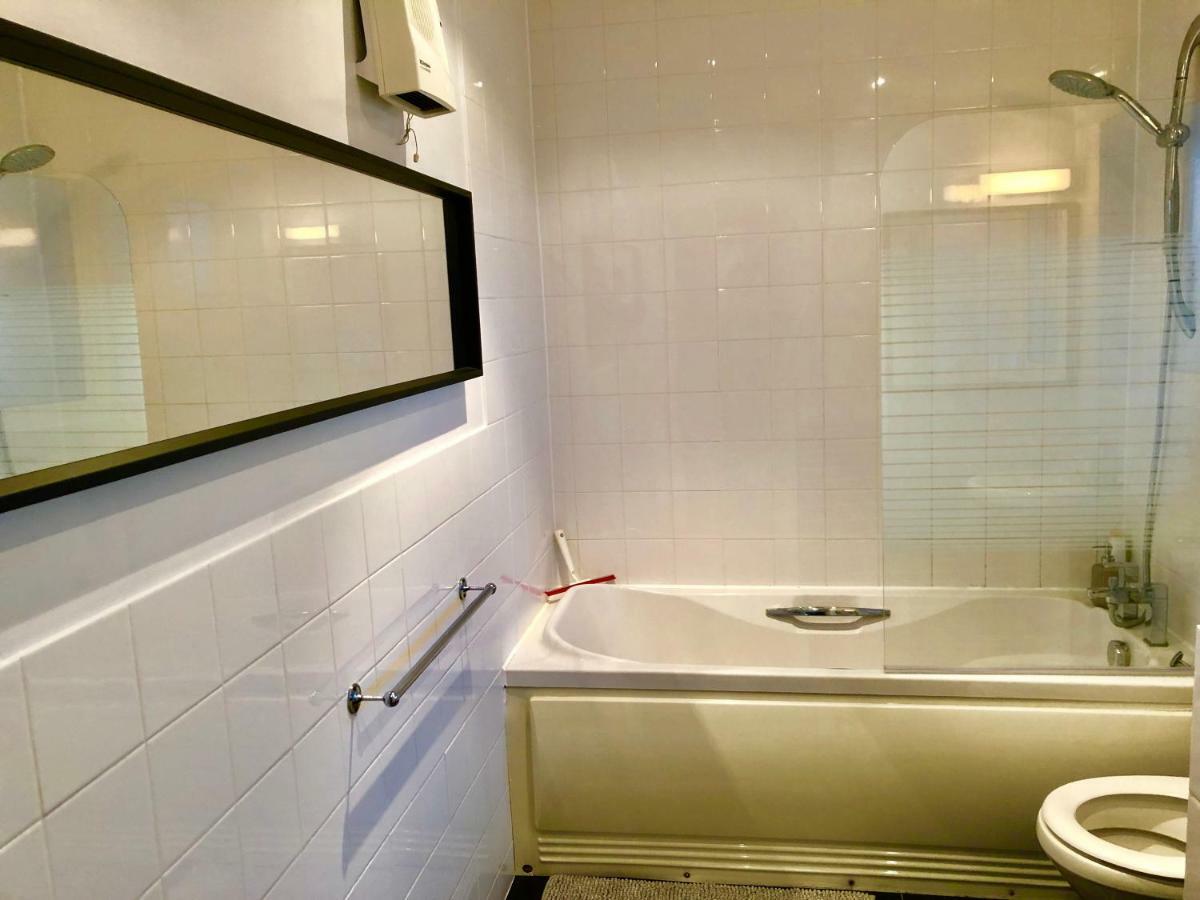 2 Bedrooms Modern Apartment, Lounge, Full Kitchen, Balcony, 5 Minutes Stratford Station London Bagian luar foto