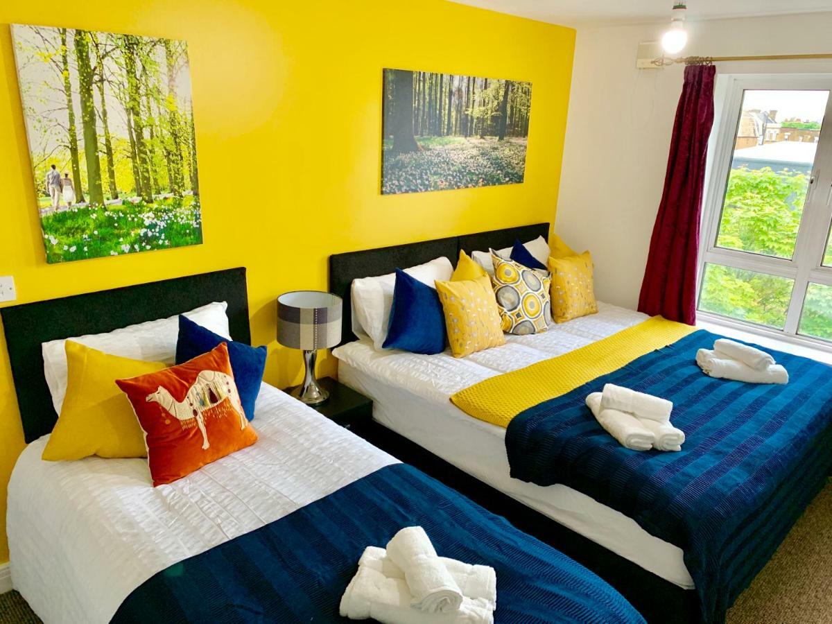 2 Bedrooms Modern Apartment, Lounge, Full Kitchen, Balcony, 5 Minutes Stratford Station London Bagian luar foto