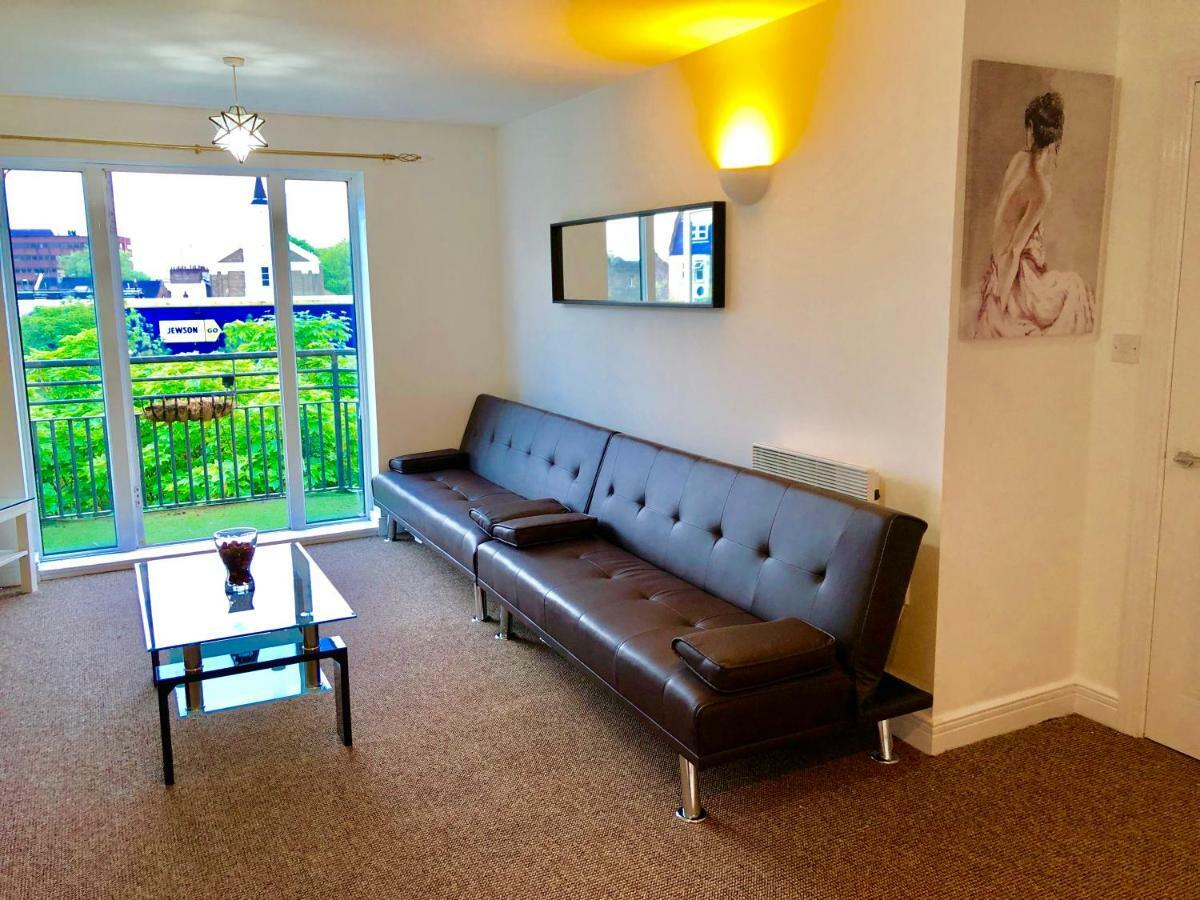 2 Bedrooms Modern Apartment, Lounge, Full Kitchen, Balcony, 5 Minutes Stratford Station London Bagian luar foto