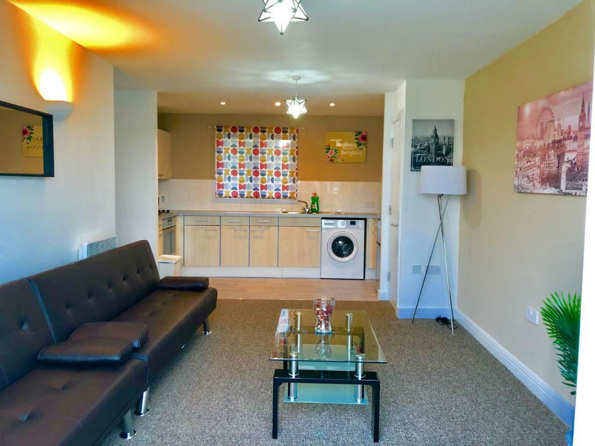 2 Bedrooms Modern Apartment, Lounge, Full Kitchen, Balcony, 5 Minutes Stratford Station London Bagian luar foto