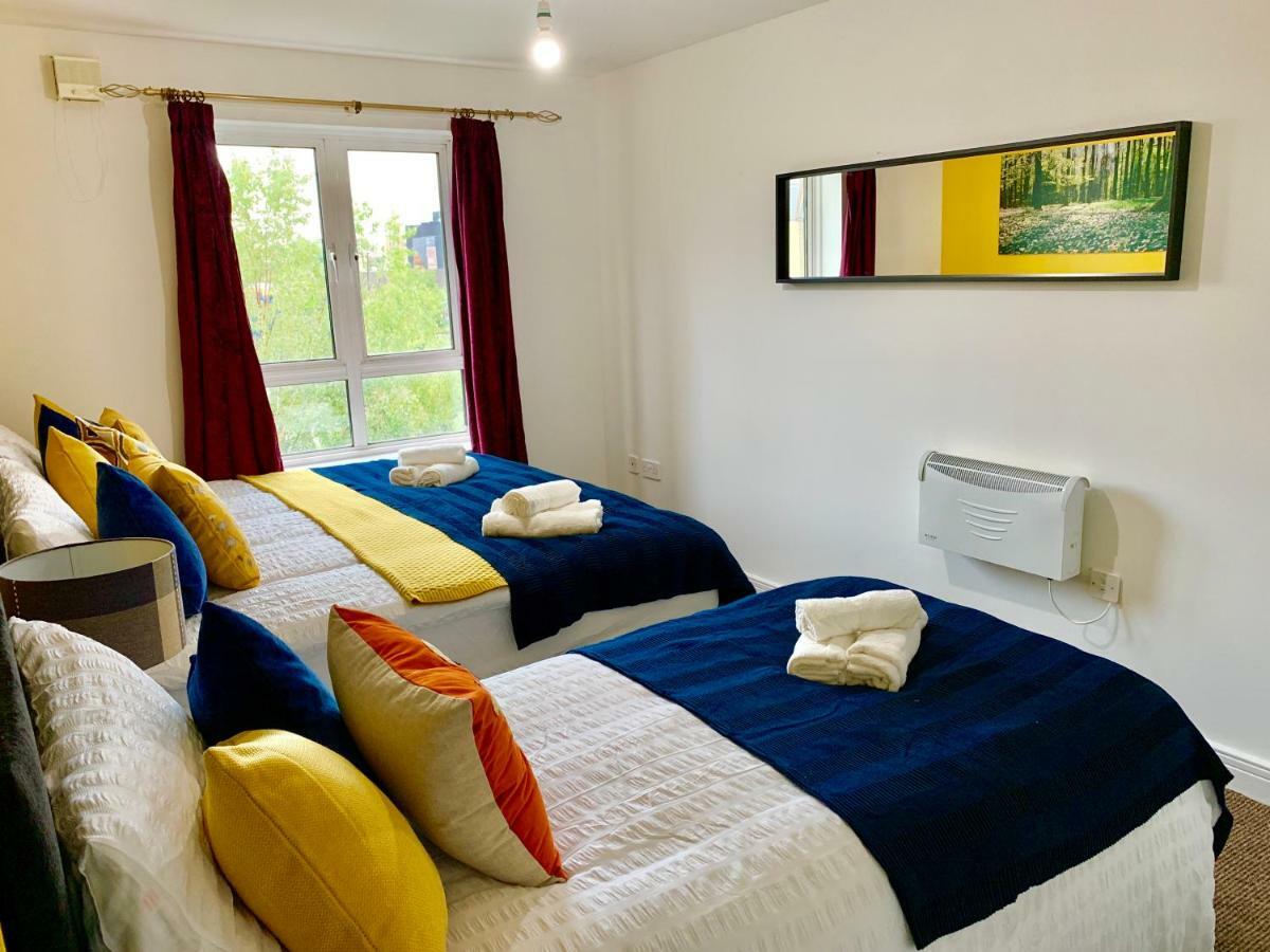 2 Bedrooms Modern Apartment, Lounge, Full Kitchen, Balcony, 5 Minutes Stratford Station London Bagian luar foto